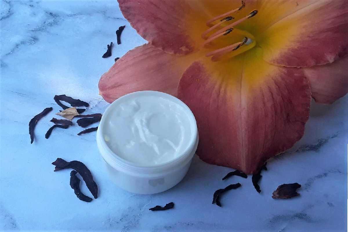 Hibiscus and Honey Firming Cream